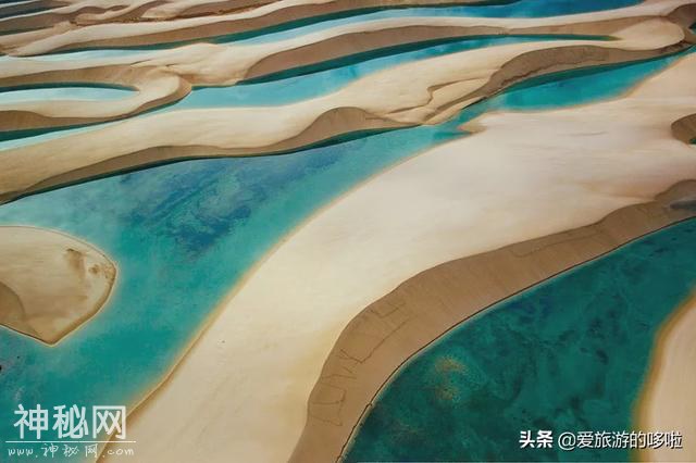 地球上最“诡异”的沙漠，遍地湖泊，鱼虾成群，吸引数十万游客-1.jpg
